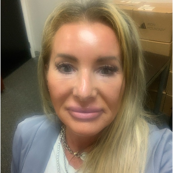 Meet your Posher, Adrienne - Picture 7 of 9